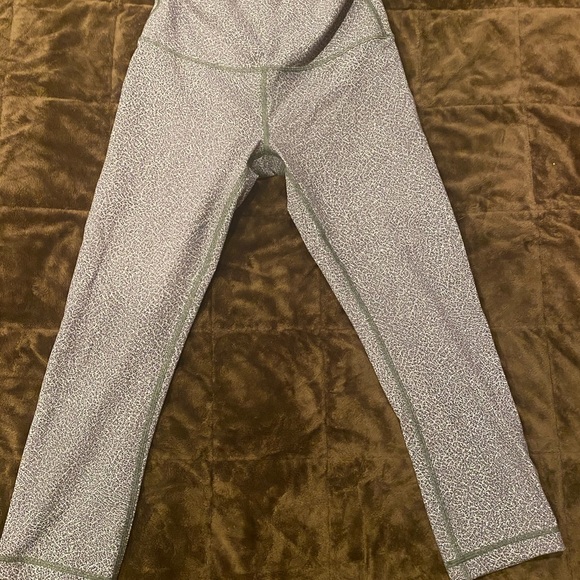 Lululemon 3/4 legging - Picture 3 of 6